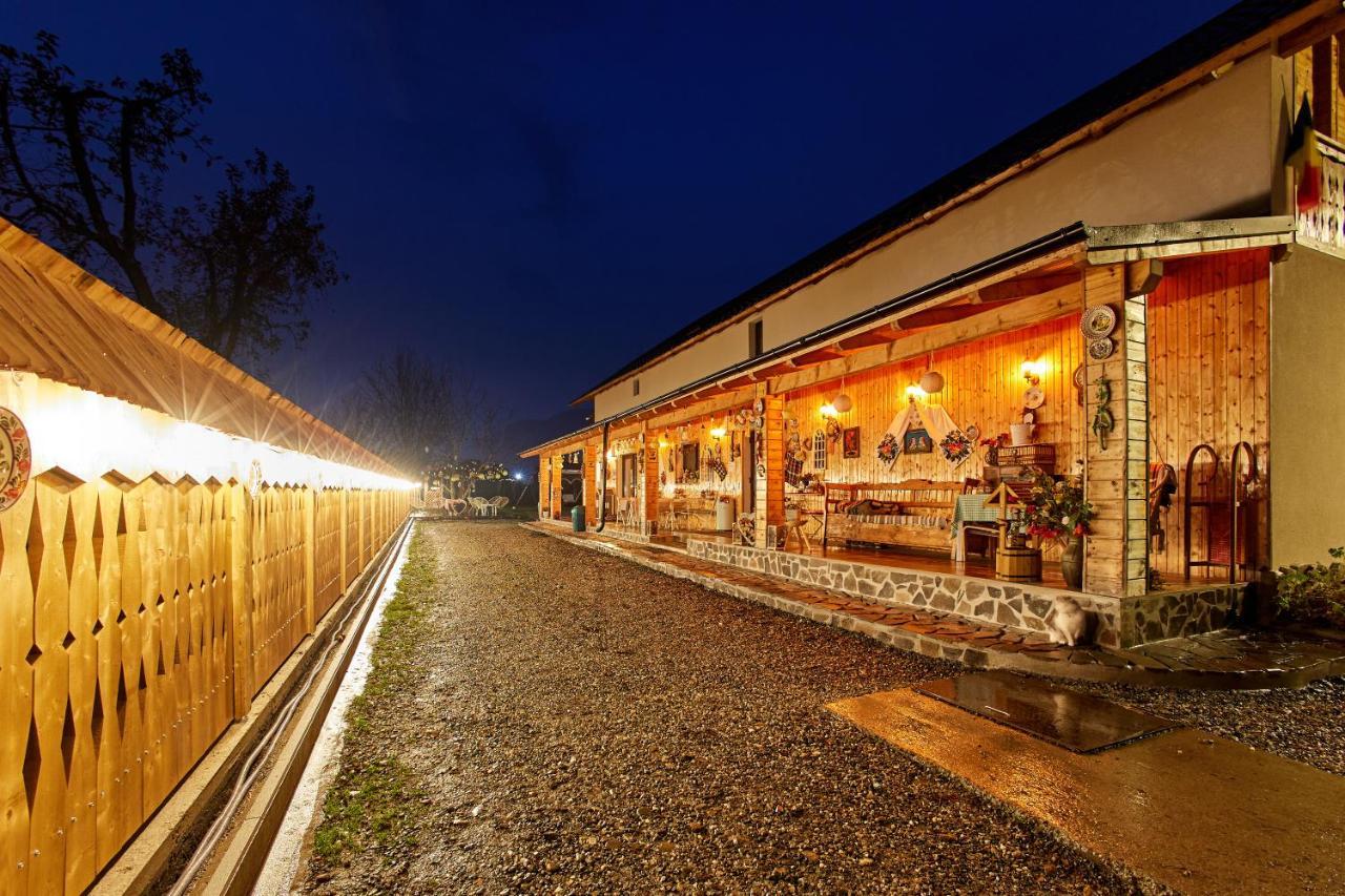 Gradina Lu' Ion "A Home Away From Home" (Adults Only) Viseu de Sus Bagian luar foto
